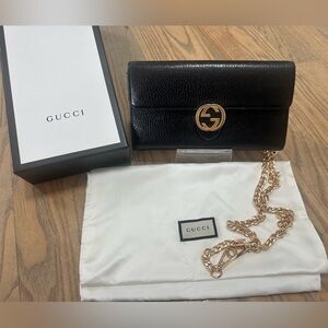 Gucci Black InterlockingG Pebbled Leather Wallet with Chain, Box and Dustbag.